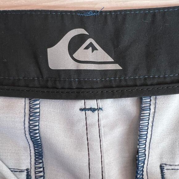 QUIKSILVER 10" Hybrid Shorts 21.5" Outseam in Blue Men's 34" Waist - Picture 13 of 16